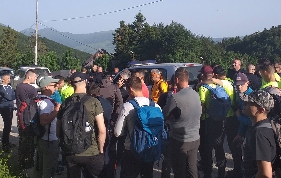 Policia e Kosovës ndalon vizitën e alpinistëve serbë në Malet e Sharrit - Vimarsana News