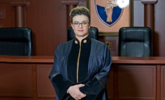 Ish-kryetarja e Kushtetueses: Nuk i kam 6 milionë por 6 mijë euro në llogari