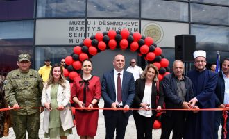 Prizreni përuron Muzeun e Dëshmorëve, por me gabime në drejtshkrim