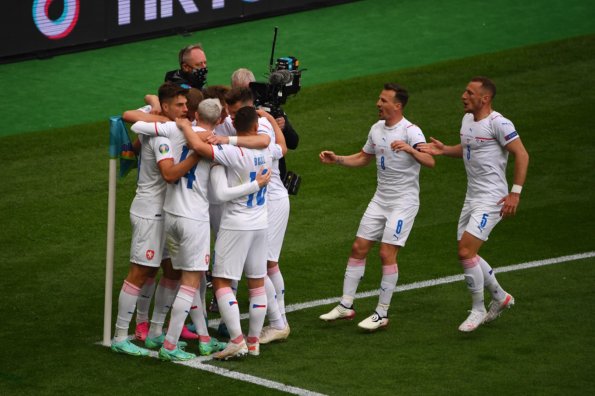 Çekia arrinë fitore përball Skocisë