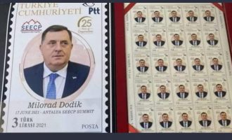 Turqia bën pullë postare portretin e mohuesit të gjenocidit në Srebrenicë