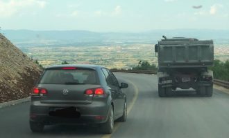 Tejkaloi në vijë të plotë, 150 euro gjobë dhe tre muaj pa leje