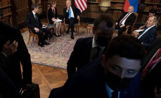 Incident mes gazetarëve amerikanë dhe atyre rusë në takimin Biden-Putin