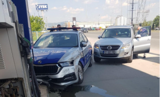 Aksident në Fushë Kosovë, përfshihet një veturë e policisë