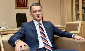 Deputetët e Malit të Zi votojnë sot për shkarkimin e ministrit Vladimir Leposaviq