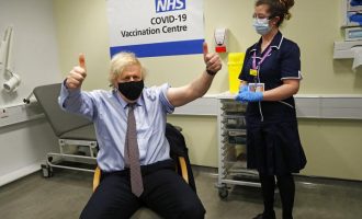 Mbretëria e Bashkuar ka vaksinuar mbi 75% të të rriturve