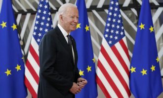 Bideni lehtëson raportet tregtare me BE-në para takimit me Putinin