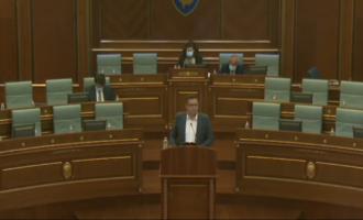 Përplasje midis Muratit dhe Mustafës: Duhet guxim i hatashëm që policia t’i gjejë valixhet me para në Ministri