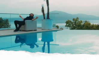 Blero paralajmëron këngën e re në bashkëpunim të papritur