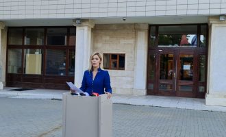 Deliu-Kodra: VV braktisi shkollat dhe komunat në pandemi, rrezikojmë të kemi edhe një vit mësimor të dështuar