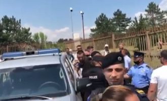 Një i arrestuar në Gazimestan – Policia sekuestron flamurin serb