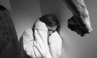 Djali rrah nënën e tij në Pejë