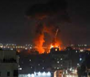 Izrael fillon sulme ajrore në Gaza pas lëshimit të balonave të zjarrit