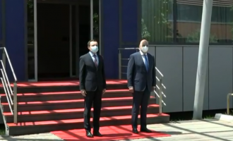 Kryediplomati grek takohet me Kurtin, Osmanin dhe Konjufcën