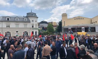 Veteranët protestojnë në Ditën e Çlirimit