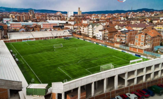 Stadiumi i Llapit bëhet me bari natyral