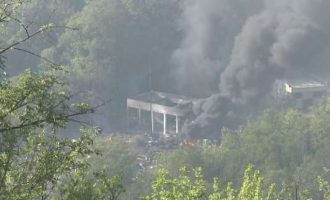 Shpërthim i fuqishëm në depo të municioneve në Serbi