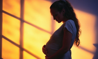 11 vjeçarja lind fëmijë, besohet se është mamaja më e re në Britani