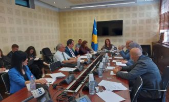 Nga opozita kërkojnë qasje në kontratën e Ministrisë së Shëndetësisë me “Pfizer”