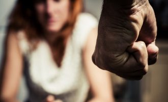 Bëri për spital gruan dhe djalin, arrestohet nga policia