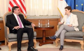 Palmer në Beograd ofron mbështetje për dialogun e Brukselit