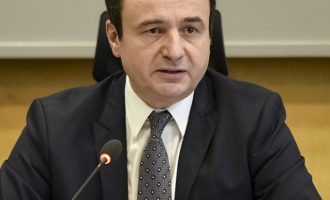 Kryeministri i Pakistanit uron Albin Kurtin për postin e kreut të ekzekutivit