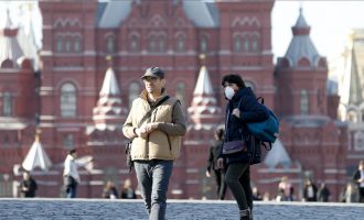 Varianti Delta i COVID-19 godet Rusinë