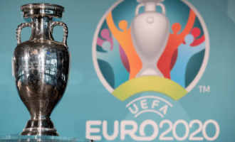 Italia e Uellsi kalojnë tutje, Turqia eleminohet, Zvicra ka ende shpresa