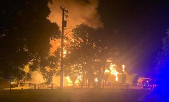 Policia e Kanadasë po heton shkaktimin e zjarreve që dogjën dy kisha katolike