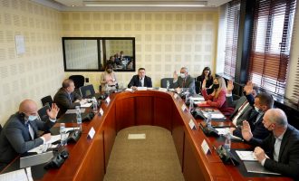 Deputetët e VV-së i japin më së shumti pikë Enver Bujarit, që britanikët më parë as nuk e kalonin