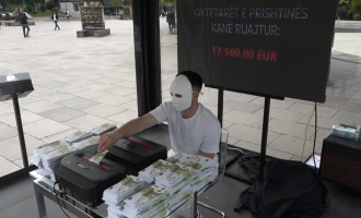 Prishtinë: Nis performanca “Sinjalizo” kundër korrupsionit