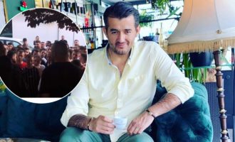 Labi publikon fotografi nga tollovia që ka krijuar në koncert