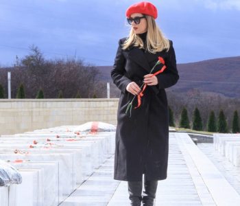 Leonora Jakupi uron Skënderajn për Ditën e Çlirimit