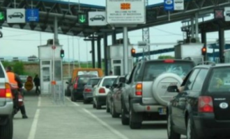 Arrestohet një person-tentoi të kontrabonte dy të mitur