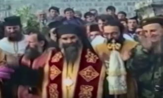 Pamje nga fillimi i ndërtimit të kishës ilegale serbe në Prishtinë – merrte pjesë edhe krimineli Arkan