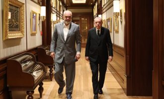 Rama publikon fotografi me Erdoganin