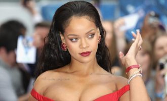 Rihanna konfirmon lidhjen e saj të re me një puthje në publik