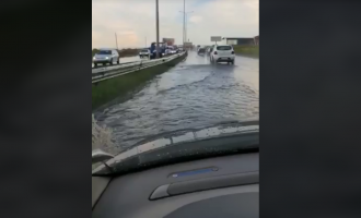 Vërshohet nga uji rruga Sllatinë-Prishtinë