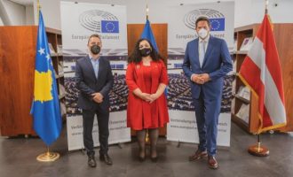 Osmani ligjëratë në Akademinë Diplomatike në Vjenë: Kosova i ka plotësuar kushtet për vizat