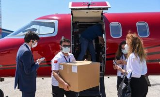 Arrijnë 30 mijë vaksina donacion nga Turqia në Maqedoni të Veriut