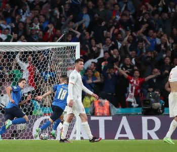 Italia është finalistja e parë, fiton ndaj Spanjës pas penalltive