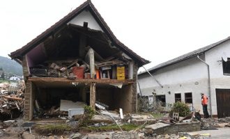 Mbi 150 persona ende nuk janë gjetur shkaku i përmbytjeve në Gjermani