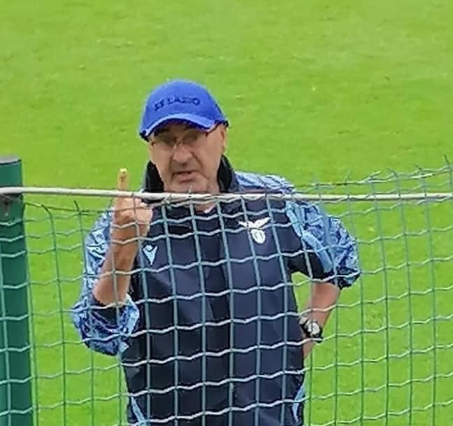 Maurizio Sarri tregohet i ashpër ndaj tifozëve në mbrojtje të Vedat Muriqit