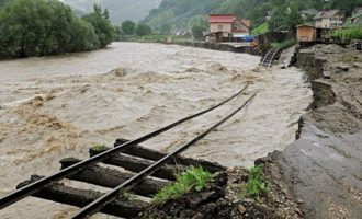 Përmbytjet përfshinë edhe Rumaninë, dy persona të vdekur