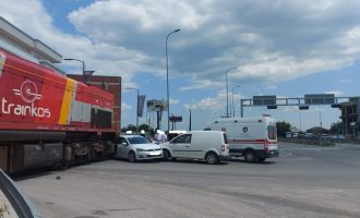 Një foshnjë në mesin e 6 të lënduarve në aksidentin mes trenit dhe 2 veturave në Pejë