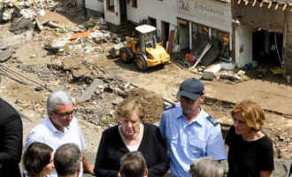 Merkel viziton zonat e përmbytura në Gjermani