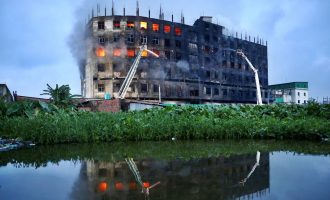 52 të vdekur nga zjarri që kaploi një fabrikë në Bangladesh