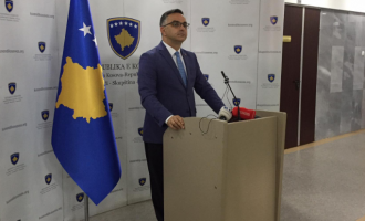 Tahiri: Kurti po i zhvillon takimet me Vuçiqin pa i raportuar Kuvendit