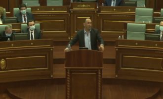 Pezullohet vendimi për tiketat ngjitëse