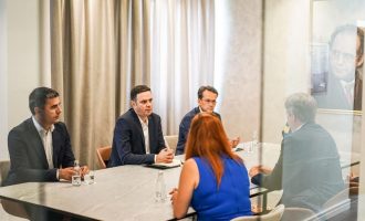 Abdixhiku takohet me shefin e misionit të EULEX-it